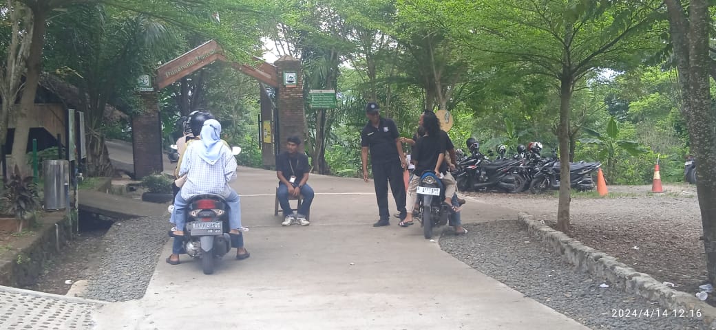 Wisata Gunung Dago Diserbu Pengunjung Untuk Liburan Hari Raya Idul Fitri