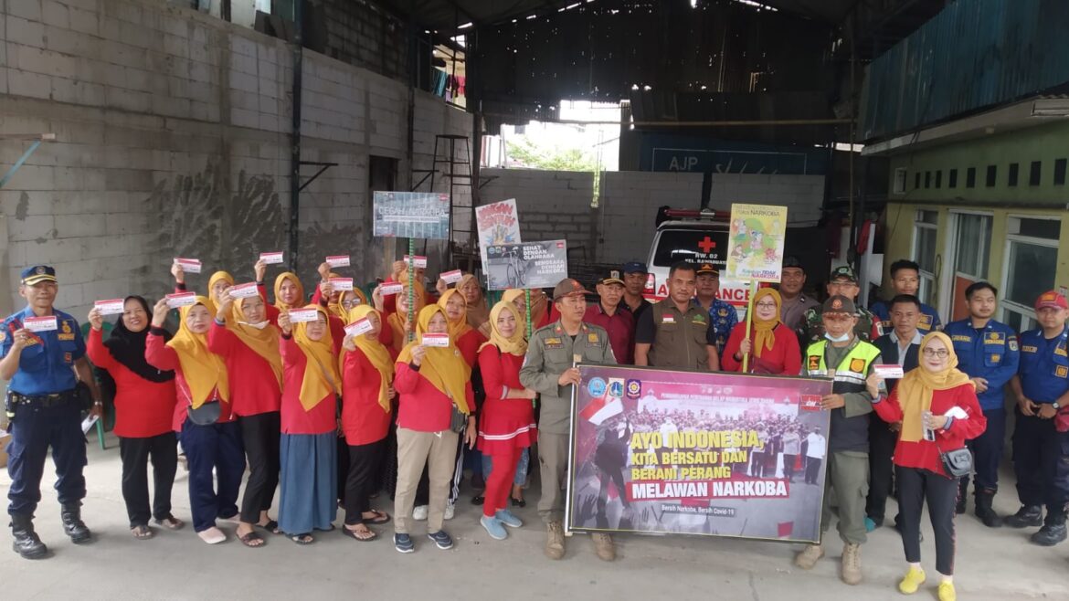 Bhabinkamtibmas Rawabuaya dan Tiga Pilar Gelar Sosialisasi ‘Hidup Cerdas Tanpa Narkoba’ di Pemukiman Padat Penduduk