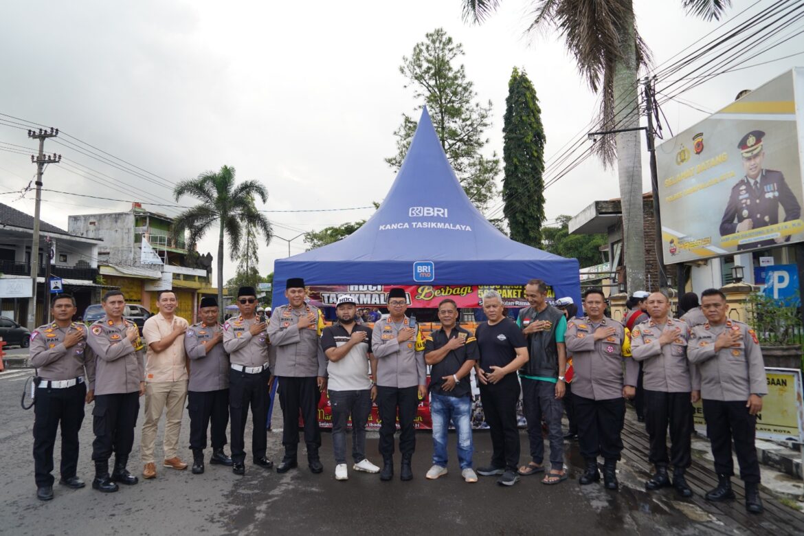 Ramadhan Berbagi Polres Tasik Kota Bersama HDCI Tasikmalaya Bagikan Takjil Gratis