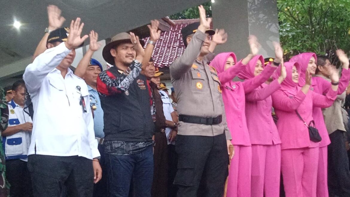 Kapolres Bogor Bersama Bhayangkari dan Forkompinda Gelar Acara Pelepasan Pemudik Gratis Serta Pemusnahan Miras