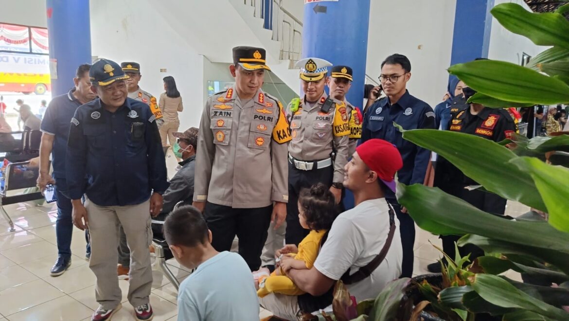 Kapolres Pantau Posyan Terminal Poris Plawad, Ingatkan Pemudik dan Kru Bus Selalu Berhati-Hati