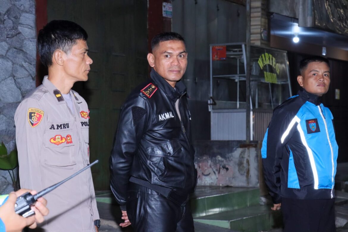 Kapolres Ciamis Dampingi Pamatwil Ops Ketupat Lodaya 2024 Cek Pos Pam Sindangkasih