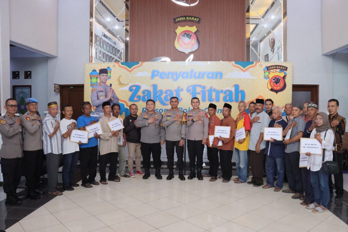 Polres Ciamis Salurkan Zakat Fitrah Personel Polri ke Muatahik Sekitar Makopolres