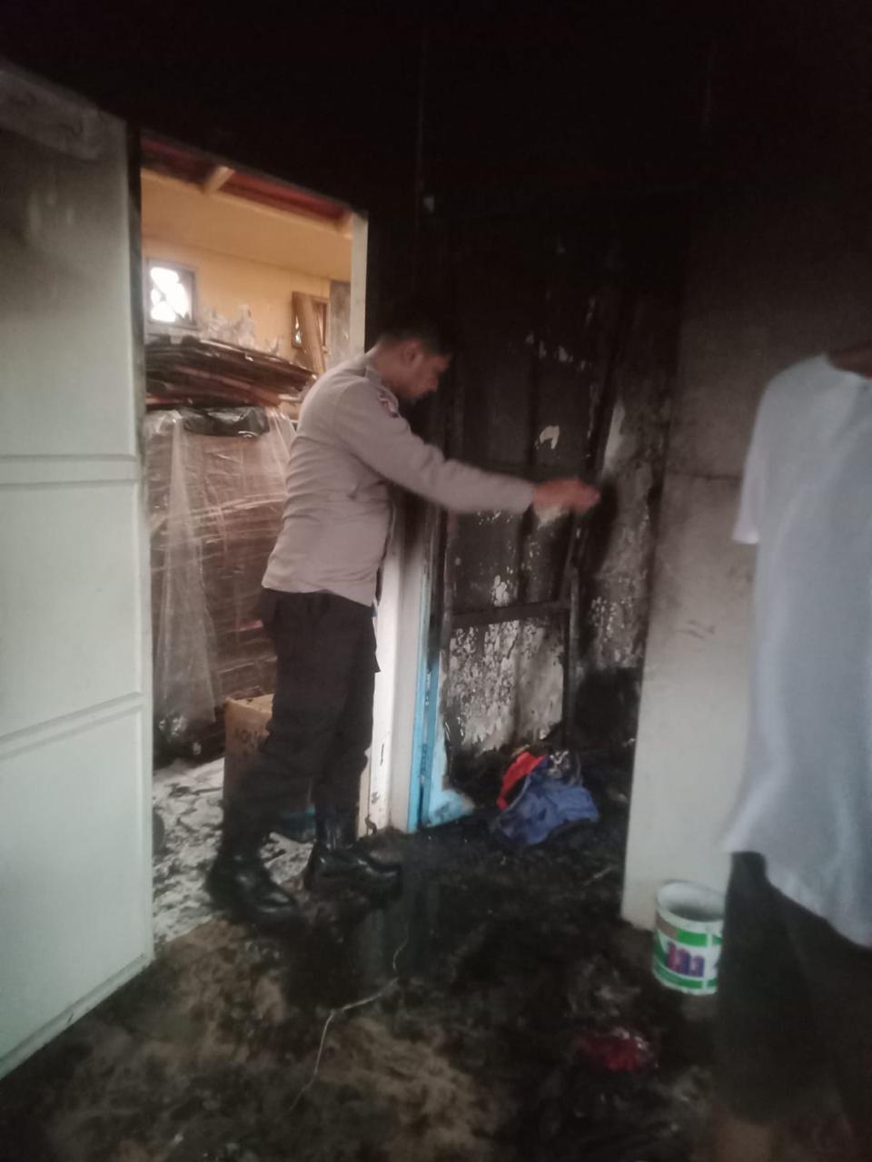 Polsek Ciomas Cek Lokasi Rumah Yang Mengalami Musibah Kebakaran