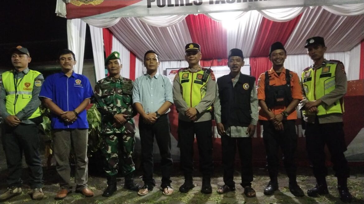 Kapolsek Manonjaya Gelar Apel Pengamanan Malam Takbir 1445 H di Wilkum Polsek Manonjaya