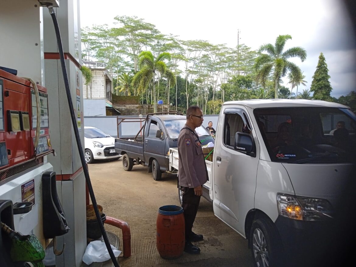 Cipkon di Momen Hari Raya Idul Fitri 1445 H, Polsek Rancah Datangi SPBU di Desa Rancah