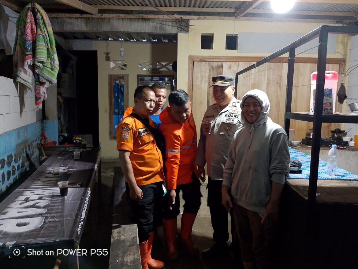 Polsek Babakan Madang dan Intansi Terkait Lakukan Penanganan Cepat Longsor di Desa Karang Tengah, Bogor
