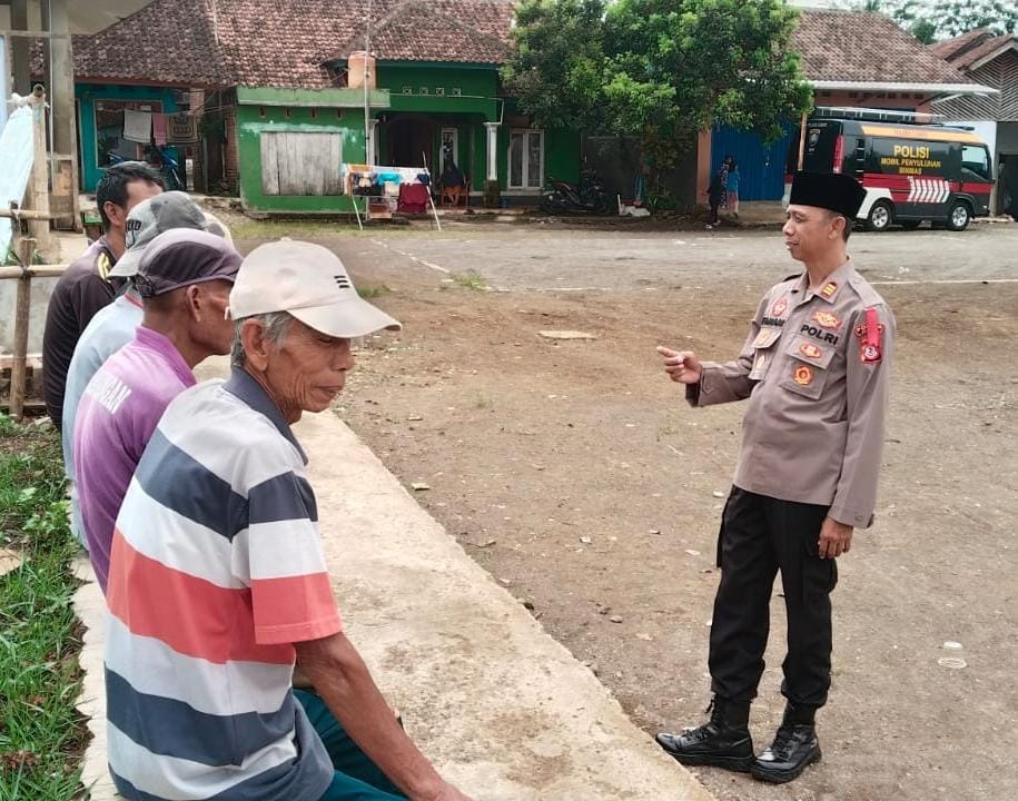 Polsek Ciamis Polres Ciamis Gelar Jumat Curhat Bersama Warga Masyarakat di Kecamatan Baregbeg