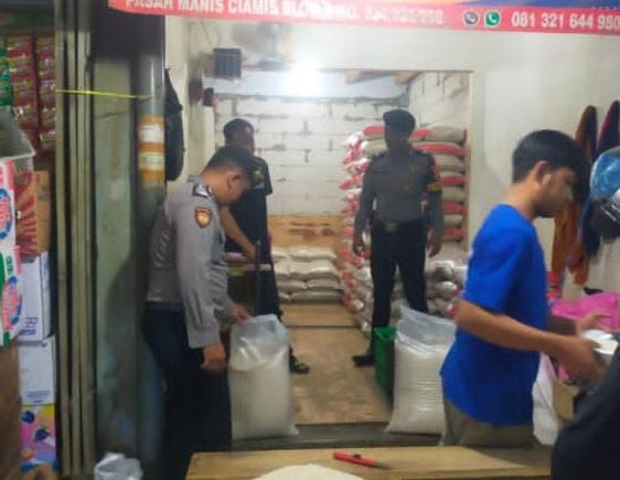 Satuan Samapta Patroli ke Pasar Manis Cegah Kecurangan Penimbunan Bahan Pokok