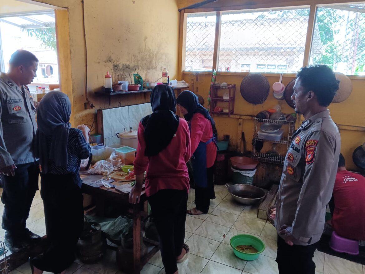 Antisipasi Gangguan Kamtibmas, Polsek Rajadesa Polres Ciamis Patroli Dialogis di Malam Hari