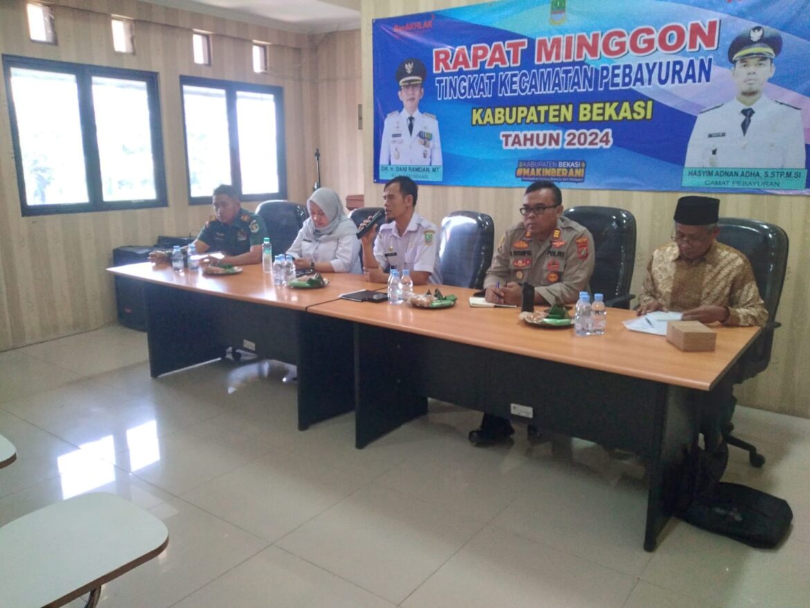 Kapolsek Pebayuran Hadiri Acara Rapat Minggon yang Diselenggarakan Oleh Pemerintah Kecamatan Pebayuran