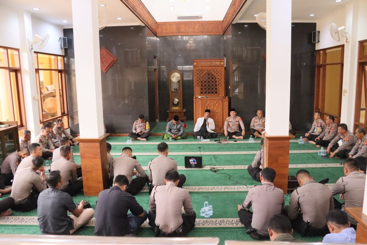 Perkuat Mental Anggota, Polres Ciamis Laksanakan Binrohtal di Masjid Al Hidayah