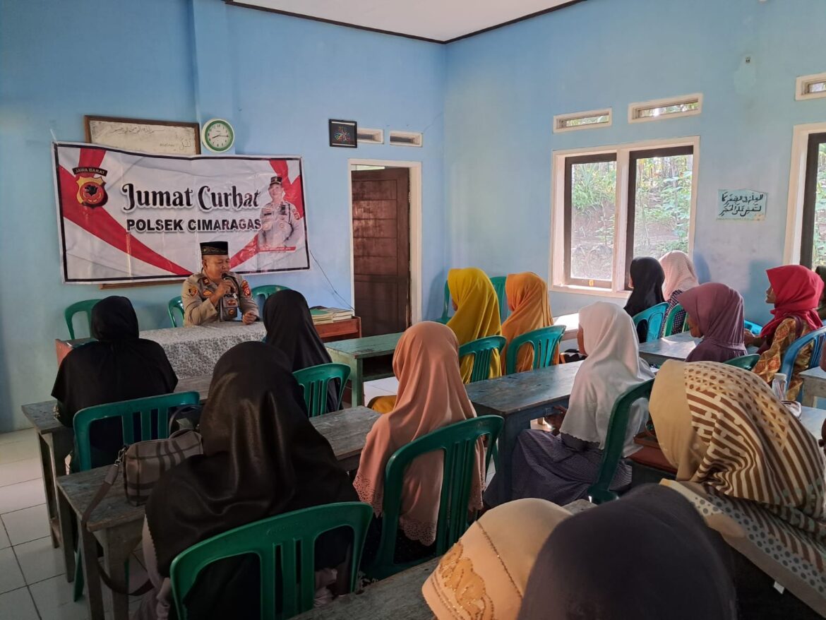Polsek Cimaragas Polres Ciamis Ngobrol Bareng Warga Raksabaya Soal Kamtibmas