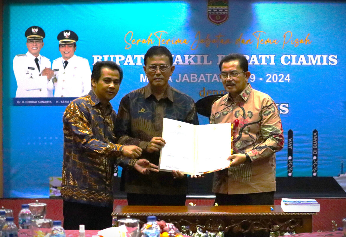 Sertijab Bupati dan Wabup Ciamis Priode-2019-2024: H.Herdiat Resmi Serahkan Memory Kepemimpinan Kepada Pj Bupati Ciamis