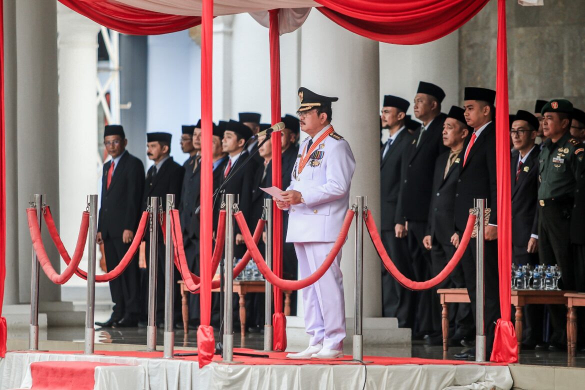 Menjadi Inspektur Upacara Pada Peringatan Hardiknas dan Hari Otonomi Daerah, Ini Pesan Pj Bupati Ciamis