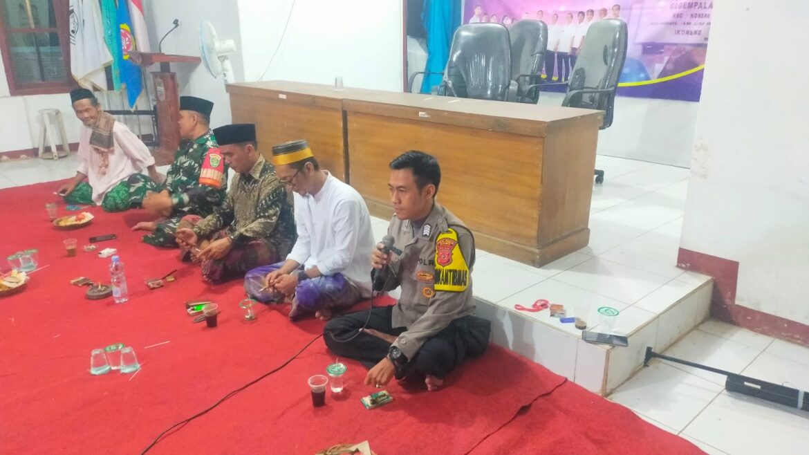 Polsek Cikoneng Polres Ciamis Koorkom Bareng Tokoh di Desa Gegempalan Beri Imbauan Kamtibmas
