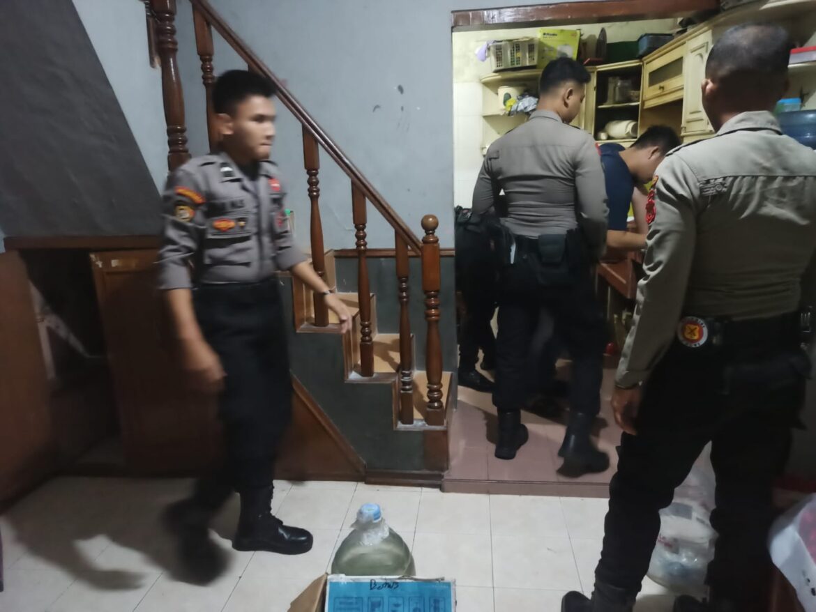 Respon Pengaduan Warga, Polres Tasik Kota Polda Jabar Amankan Puluhan Botol Miras Jenis Tuak