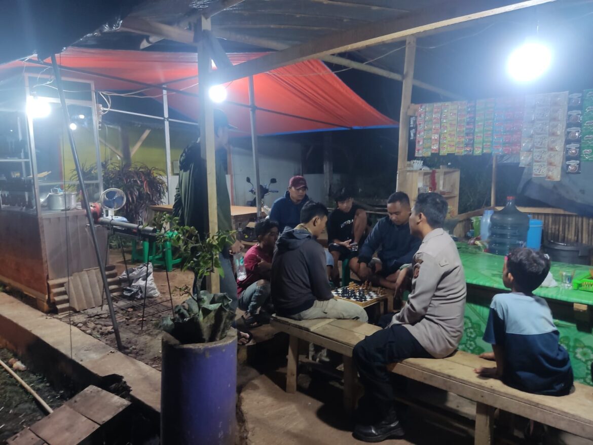 Berikan Rasa Nyaman, Polsek Rajadesa Polres Ciamis Intens Patroli KRYD di Malam Hari