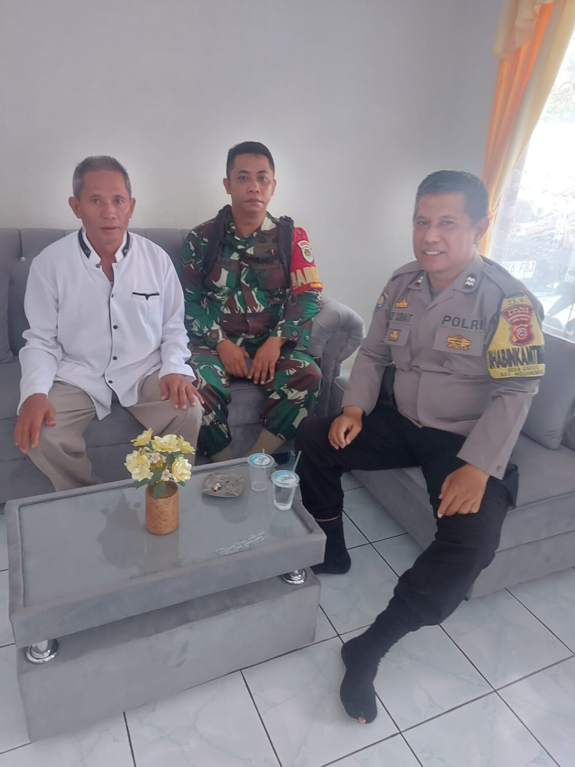 Sinergitas TNI dan Polri di wilayah Hukum Polsek Megamendung Sambangi Tokoh Masyarakat dalam Jaga Kondusifitas