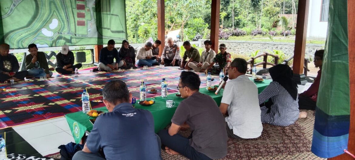 Polsek Kawali Polres Ciamis Hadiri Sekolah Tani Pemberdayaan Masyarakat di Desa Winduraja