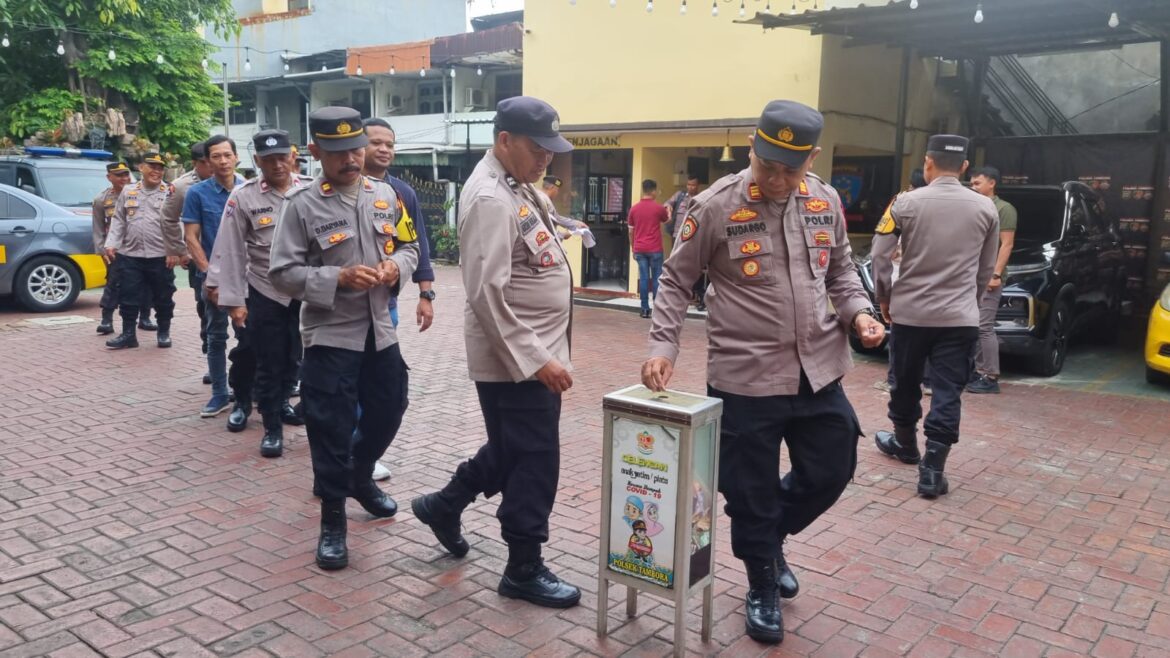 Polsek Tambora Sisihkan Rezeki, Salurkan Kebahagiaan kepada Anak Yatim Piatu