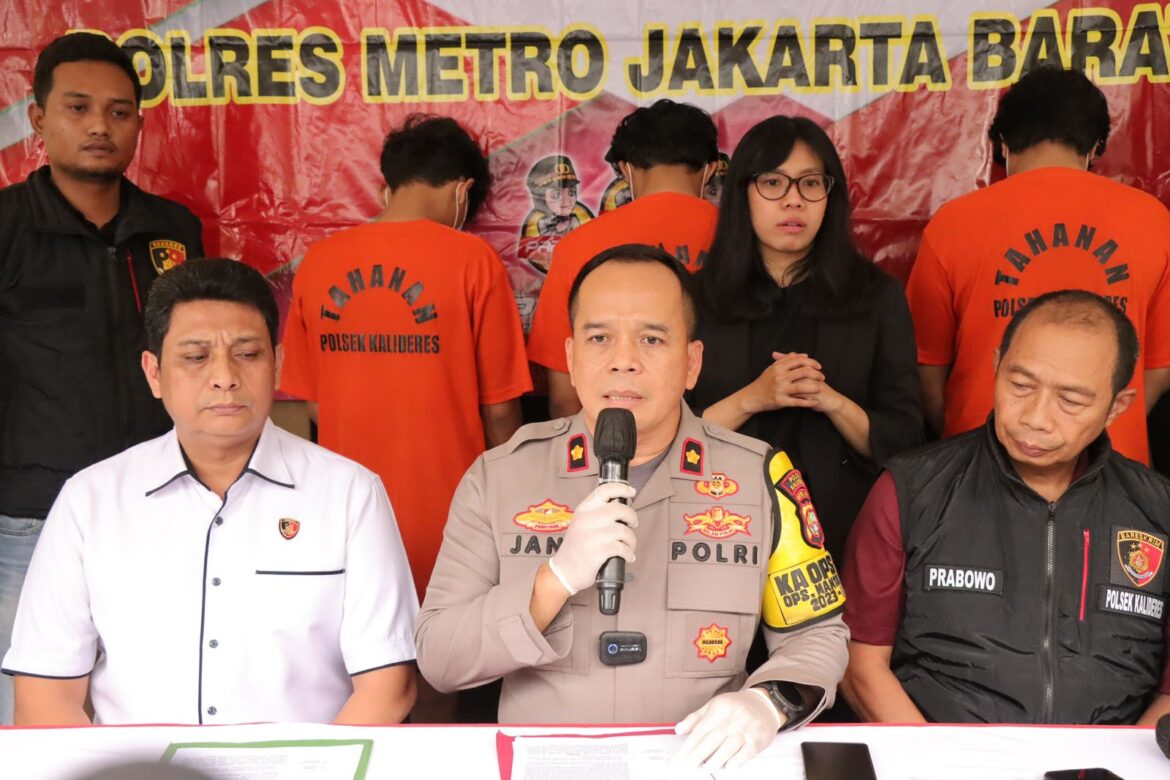Polsek Kalideres Tangkap Tiga Pemuda Pelaku Pemerasan Modus Kencan Palsu di Mechat Terancam Hukuman 9 Tahun Penjara