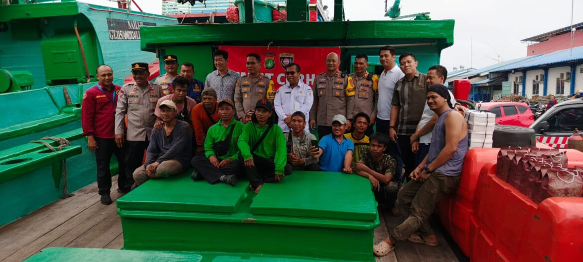 Polres Pelabuhan Tanjung Priok Gelar Kegiatan Jum’at Curhat di Dermaga Timur Pelabuhan Muara Baru