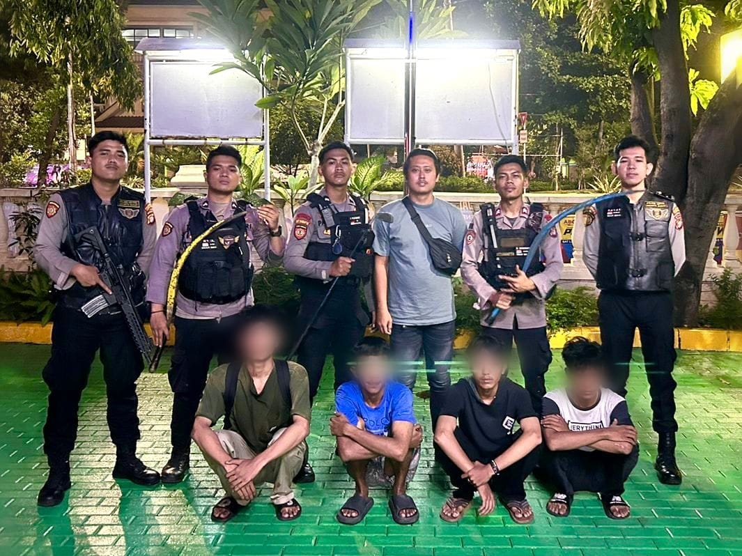 Tim Patroli Perintis Presisi Polres Metro Jakarta Barat Amankan 4 Remaja dengan Senjata Tajam di Grogol Petamburan