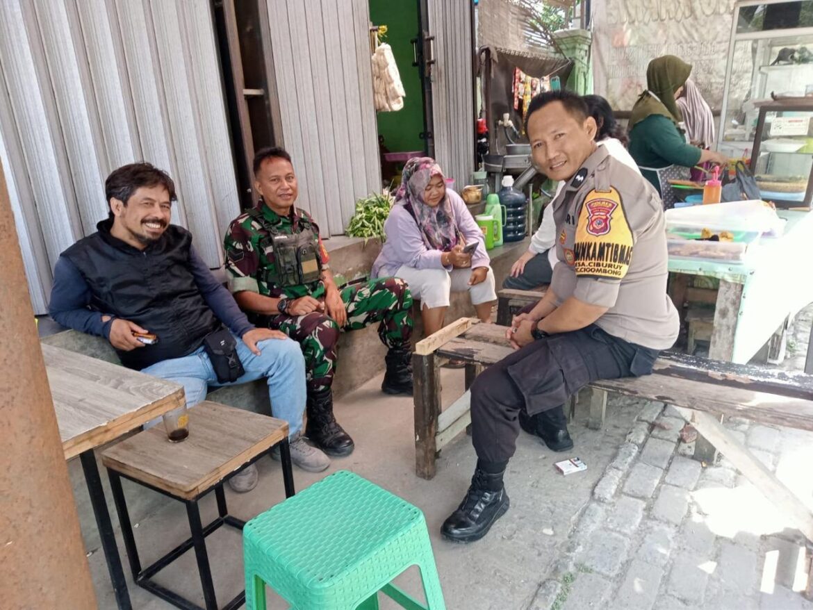 Sinergitas TN Polri dan Masyarakat di Wilayah Hukum Polsek Cijeruk Untuk Jaga Kondusifitas