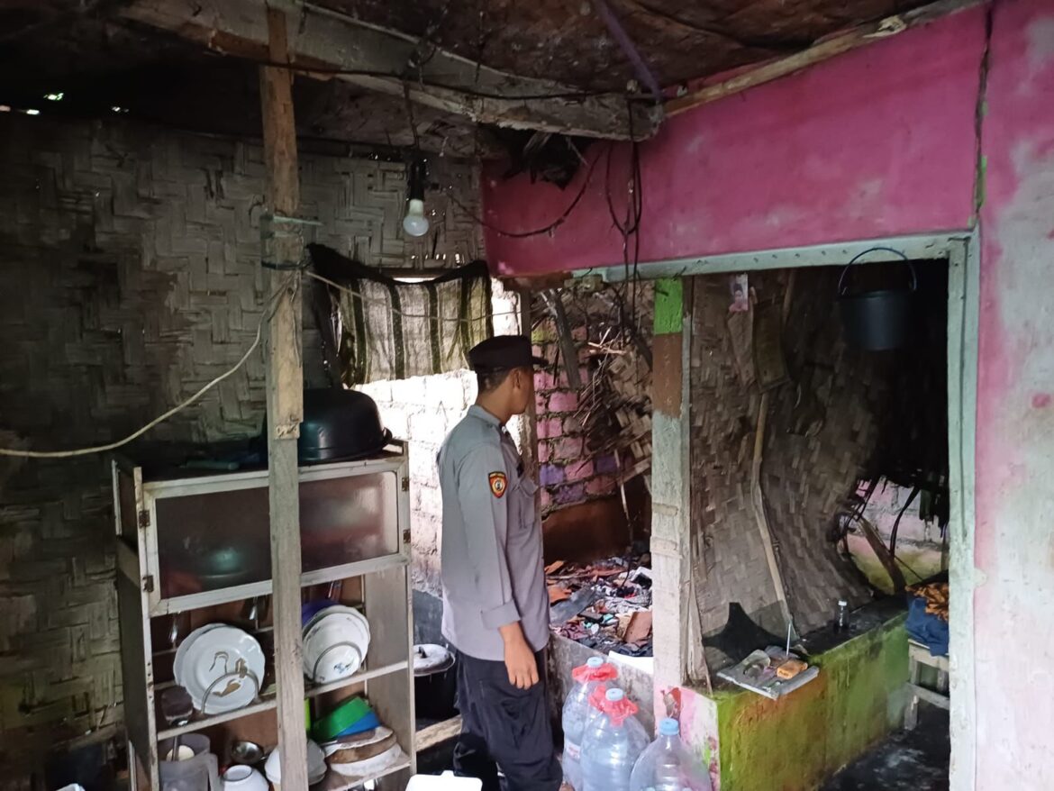 Polsek Ciampea bersama instansi terkait lakukan Pengecekan Rumah Tidak Layak Huni yang Berpotensi Menimbulkan Bencana Alam