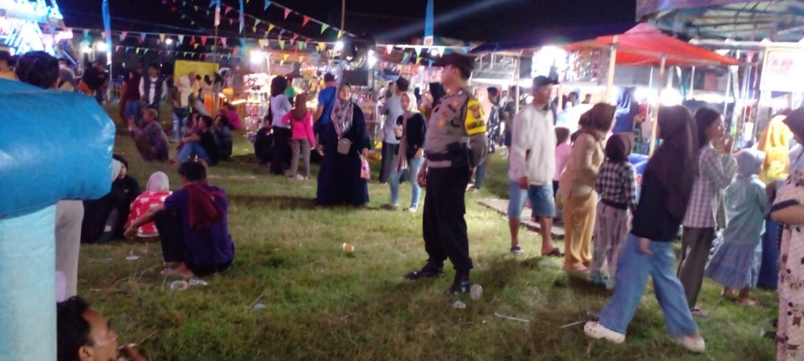 Jaga Kondusifitas, Polsek Lakbok Polres Ciamis Koorkom ke Warga Sukanagara di Pasar Malam