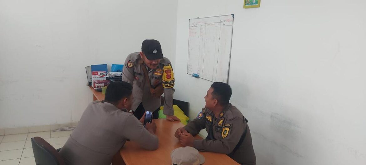 Bhabinkamtibmas Wilayah Hukum Polsek Parungpanjang Sambang Kantor Desa Koordinasi Sat Pol PP Ajak Jaga Kondusifitas Kamtibmas Wilayah Warga Binaan