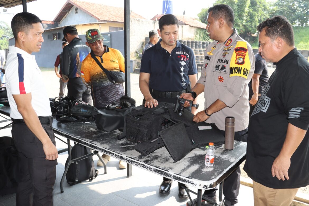 Tingkatkan Kemampuan, Kapolres Metro Depok Gelar Latihan Menembak Bersama Anggota Polres Metro Depok
