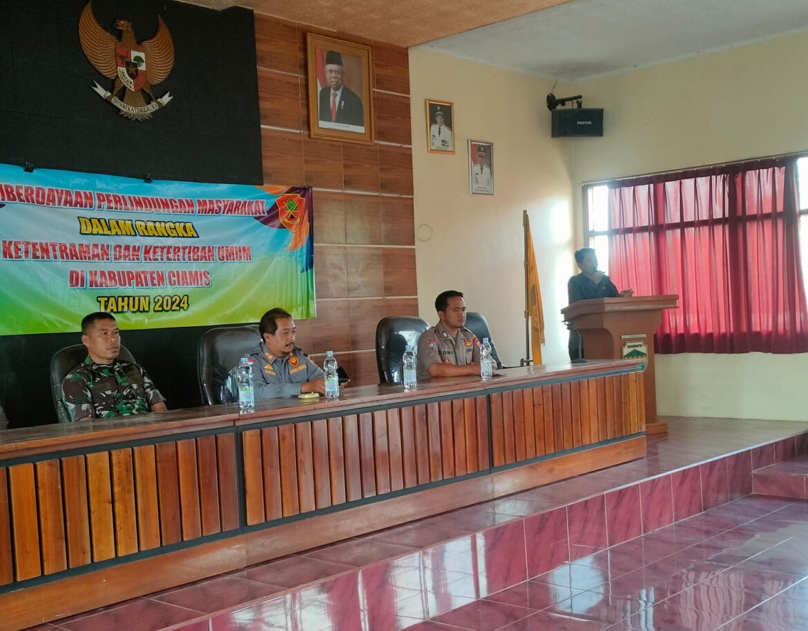 Polsek Panjalu Polres Ciamis Beri Pembinaan Linmas Kecamatan Sukamantri
