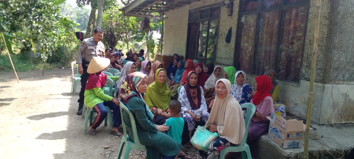 Pastikan Situasi Kamtibmas Aman dan Kondusif: Polsek Lakbok Polres Ciamis Kunjungan Silaturahmi Kepada Warga