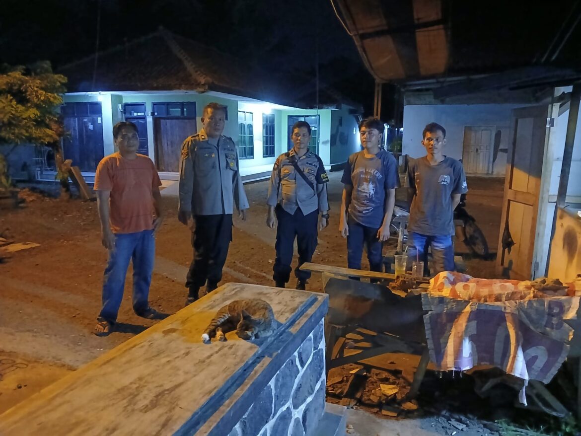 Cegah Aksi Premanisme, Polsek Banjarsari Polres Ciamis Patroli KRYD di Daerah Rawan Kejahatan