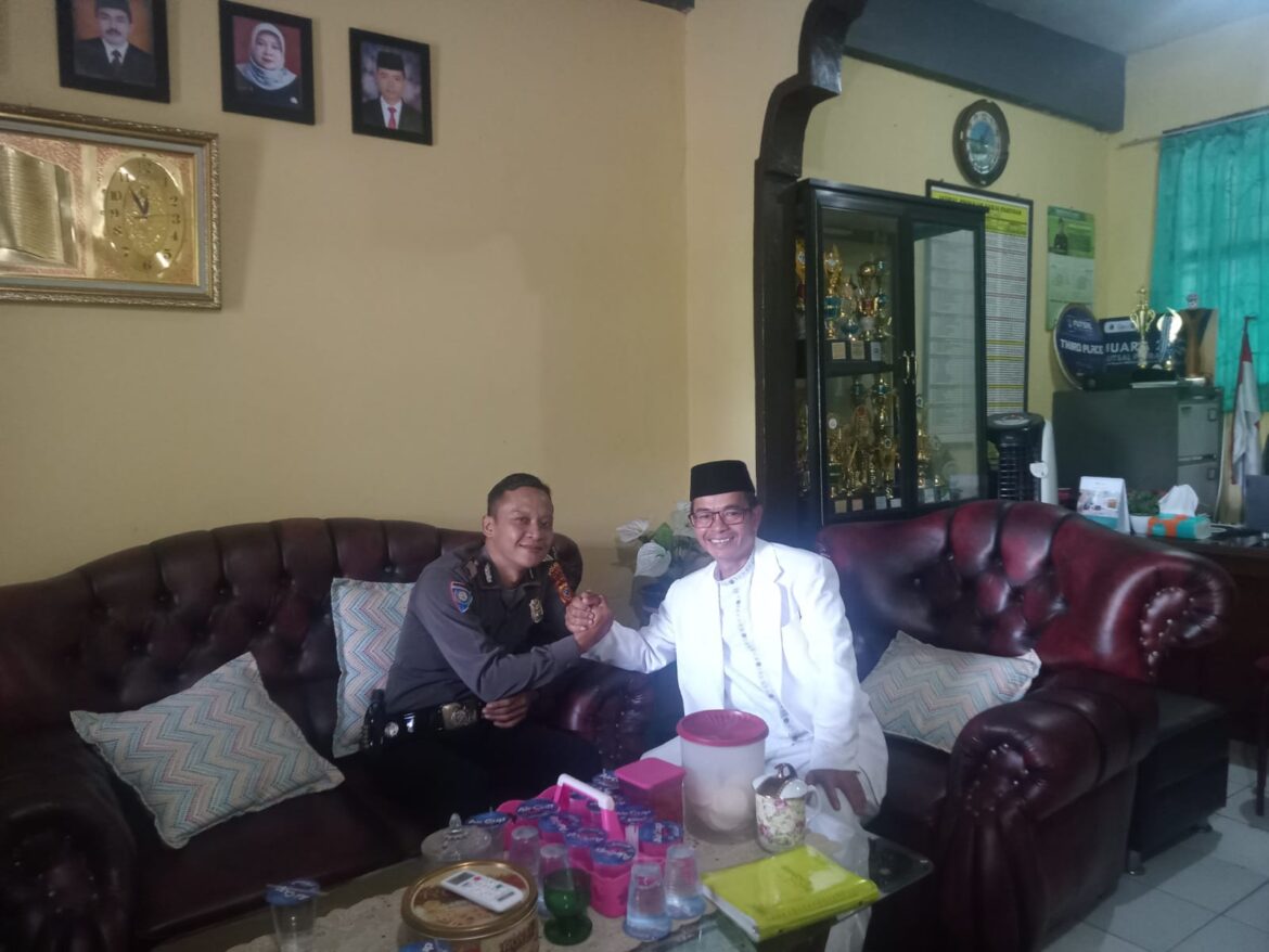 Gali Informasi, Polsek Cikoneng Polres Ciamis Giat Silaturahmi Ke Sekolah MTS Negari 9 Ciamis