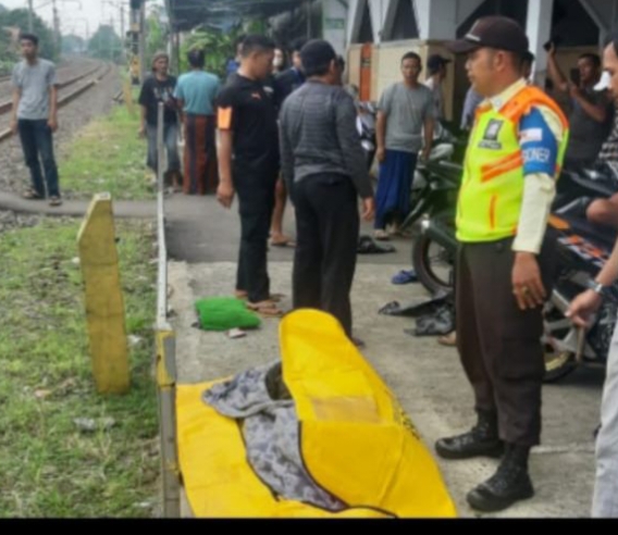 Polsek Sukaraja Evakuasi Kecelakaan Terkait Seorang Pria Tewas Terserempet Kereta Api di Cilebut