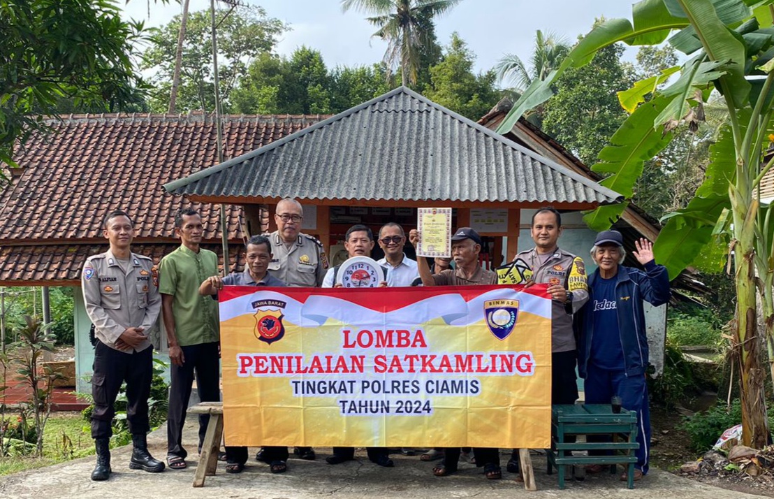 Polsek Cikoneng Polres Ciamis Kontrol Pos Satkamling di Desa Nasol