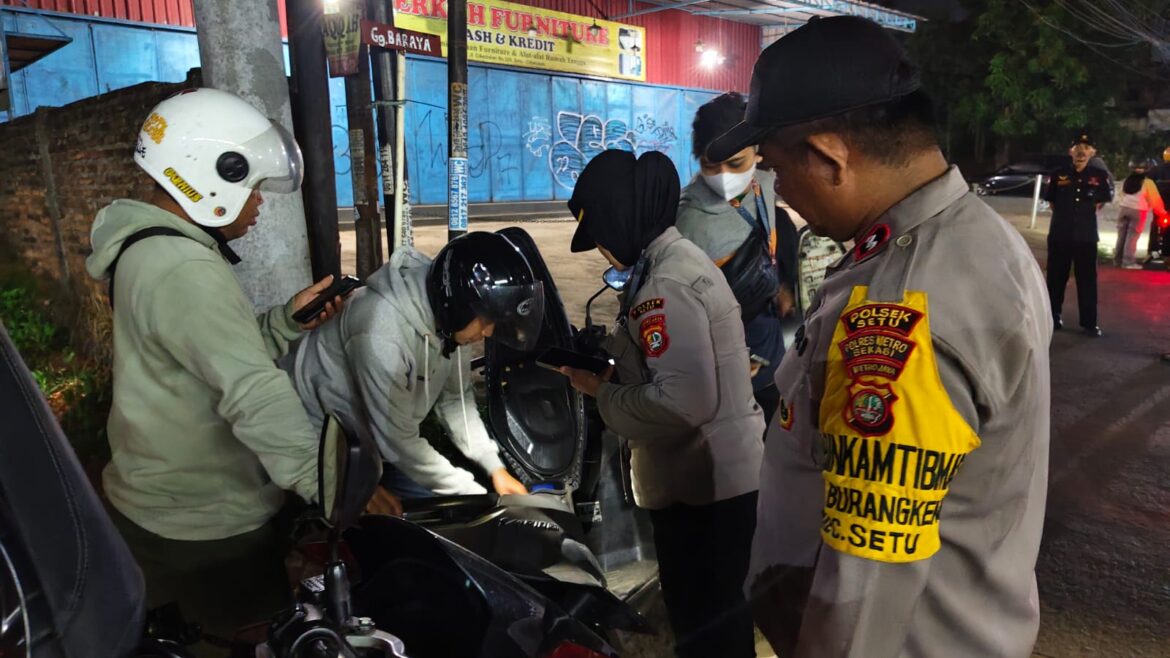 Tingkatkan kondusifitas Keamanan Di Malam Hari, Polsek Setu Laksanakan Operasi Kejahatan Jalanan Dan Patroli Keliling