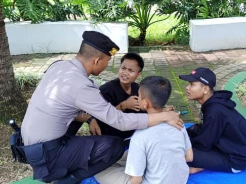 Satuan Samapta Polres Ciamis Patroli Jalan Kaki di Alun Alun Ciamis Beri Imbauan Kamtibmas