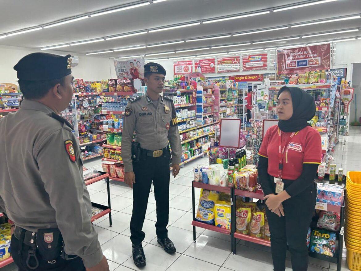 Antisipasi Gangguan Kamtibmas, Sat Samapta Polres Ciamis Giat Patroli Dialogis di Alfamart Ir. Djuanda