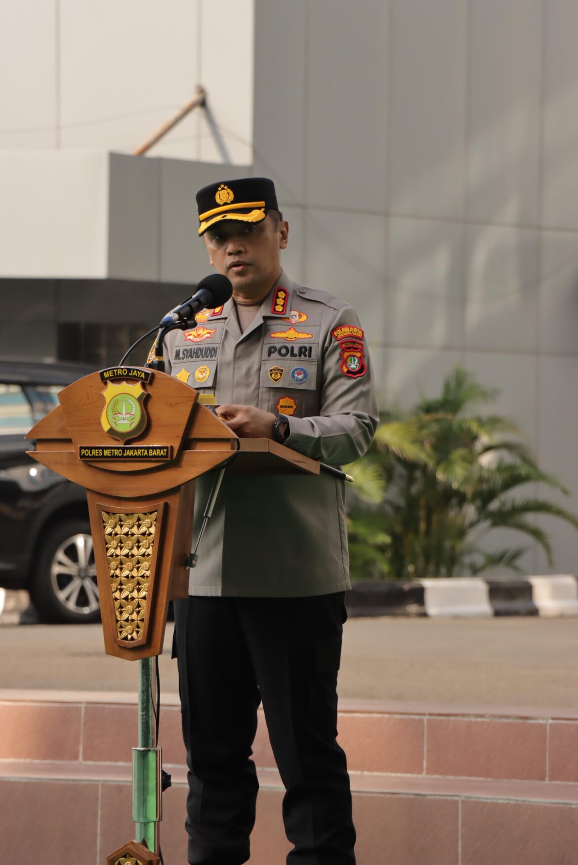 89 Personel Polres Metro Jakarta Barat dan Polsek Jajaran Terima Penghargaan dari Kapolres Metro Jakarta Barat