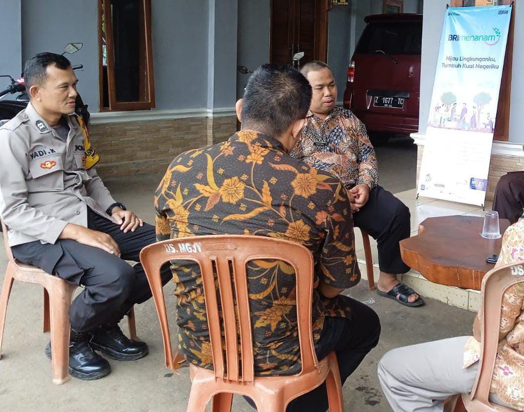 Perkuat Sinergitas, Polsek Sukadana Polres Ciamis Koorkom ke Tokoh di Pasar Dongkal