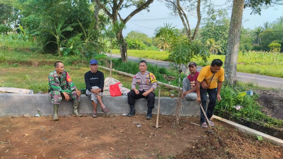Perkuat Sinergitas, Polsek Cijeungjing Polres Ciamis Koorkom ke Warga Desa Kertaharja