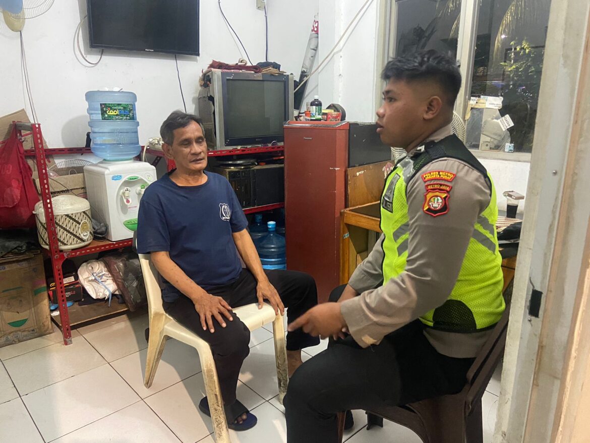 Bripda Rhenold Melaksanakan Sambang Pos Kamling