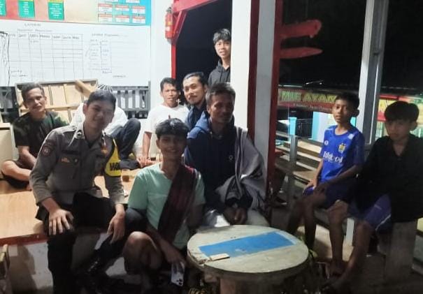 Perkuat Sinergitas, Polsek Rajadesa Polres Ciamis Patroli Dialogis Saat Malam di Desa Sirnajaya