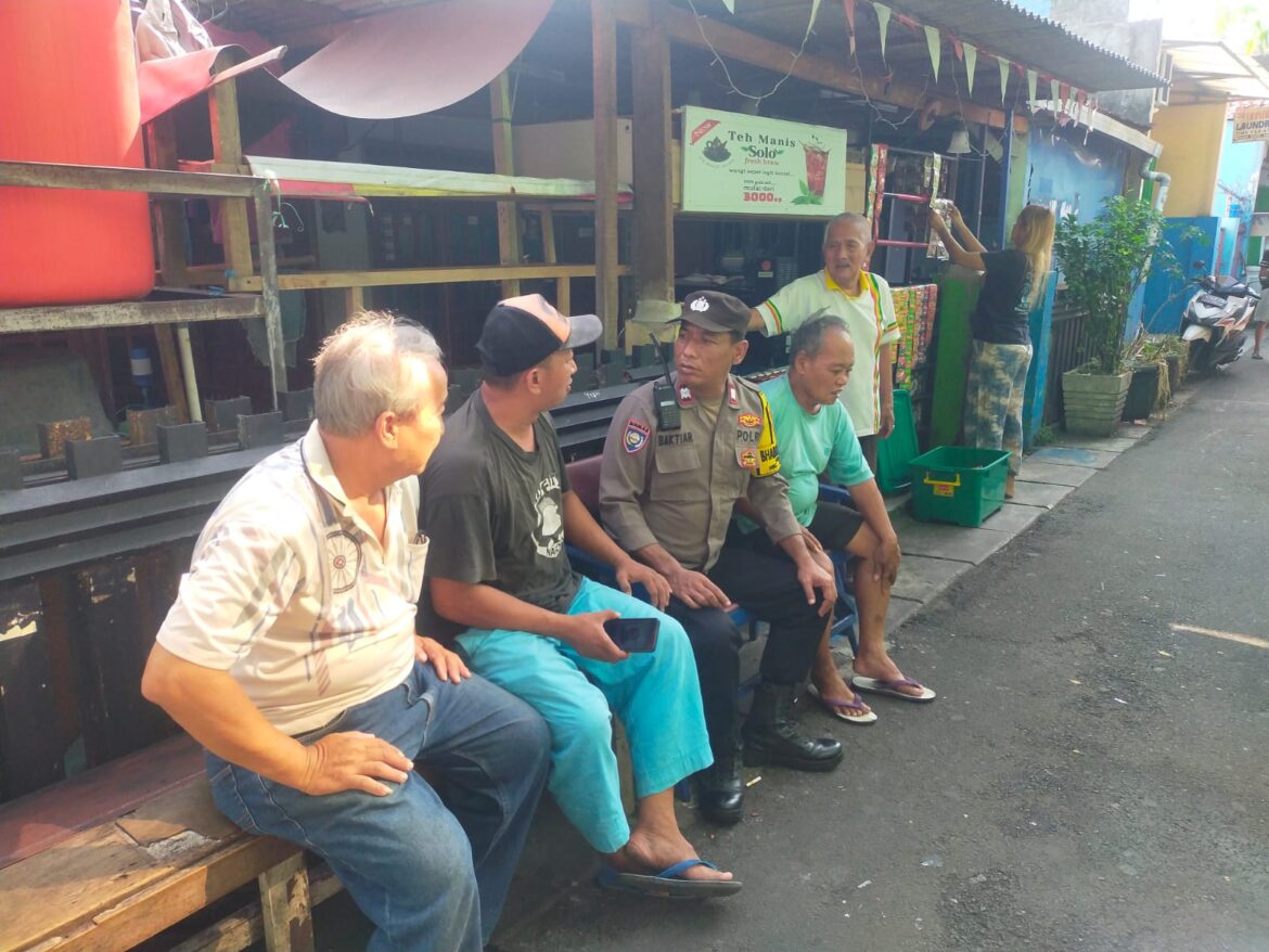 Bhabinkamtibmas Kelurahan Galur Cooling System dengan Ketua RT, Tokoh Masyarakat dan Warga