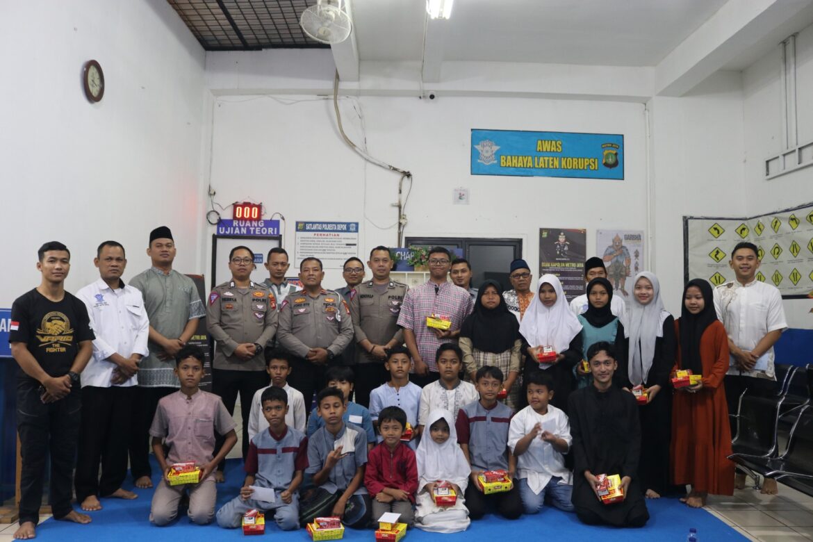 Bantu Sesama, Sat Lantas Polres Metro Depok Santuni 30 Anak Yatim Piatu