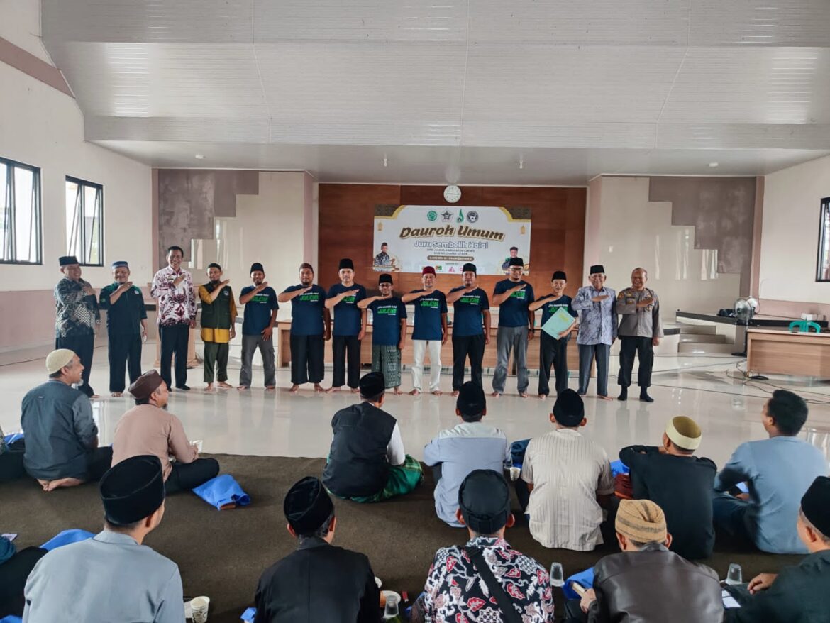 Kapolsek Cipaku Polres Ciamis Monitoring Pelatihan Tukang Jagal Hewan Kurban